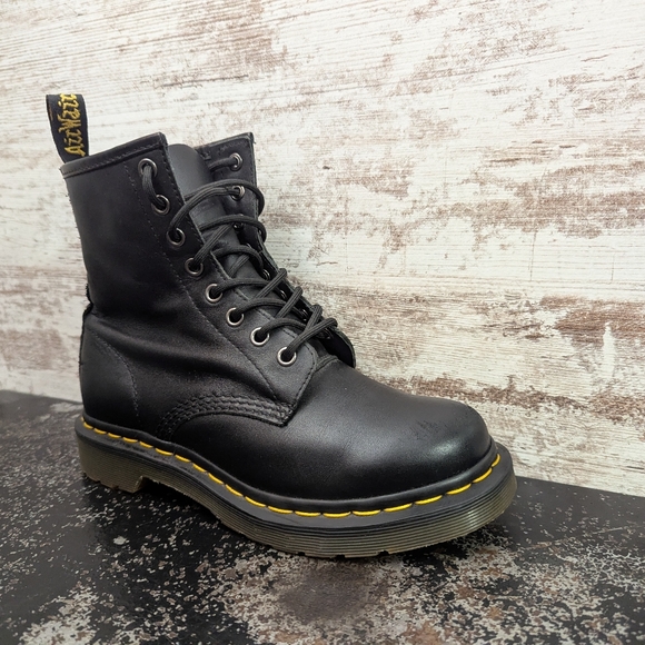 Womens Dr. Martens Combat Boots Sz 6 Used Black Leather 11821 Classic - Picture 2 of 7